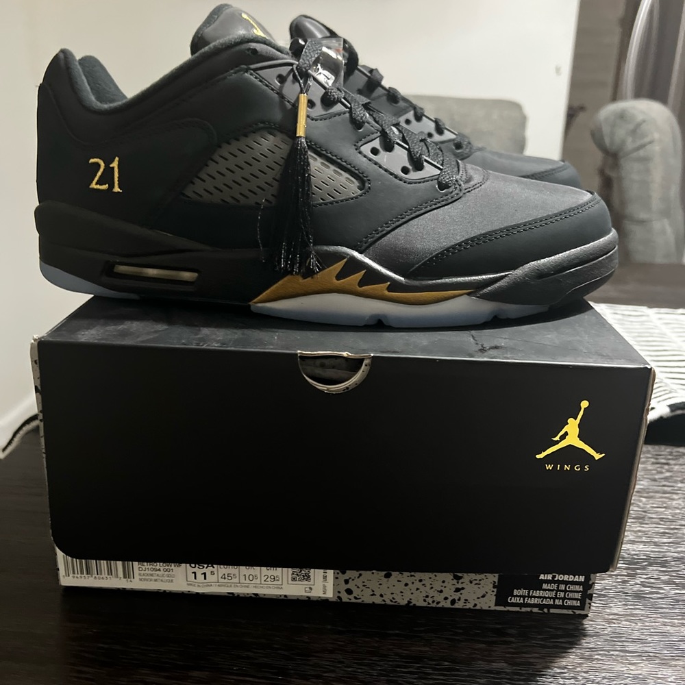 Men’s Jordan 5 Retro low DJ1094 Size 11